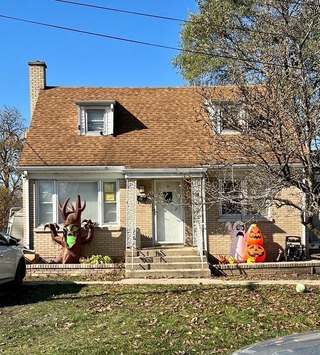 Building Photo - 719 S Jefferson St