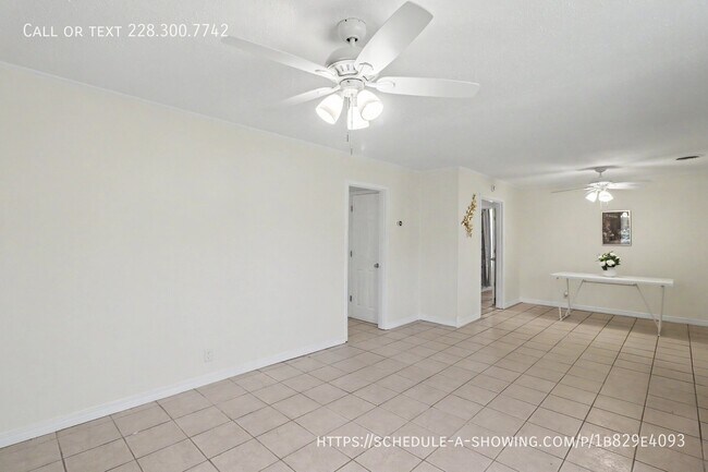 Foto del edificio - 10616 Oak St