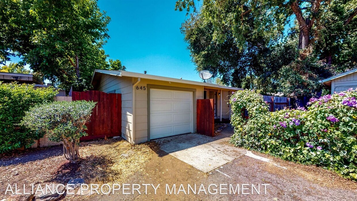 Foto principal - 2 br, 1 bath House - 645 King Street