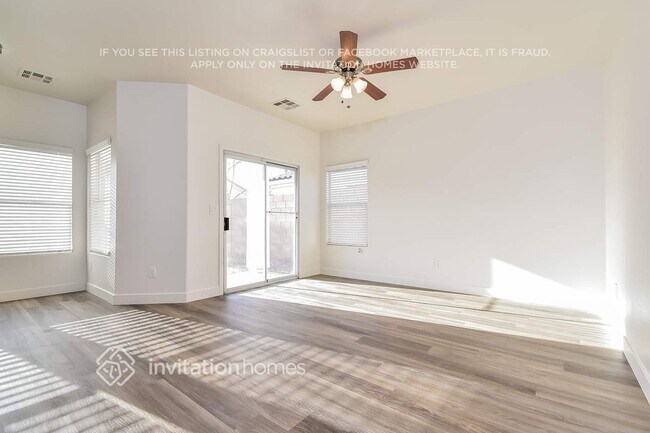 Foto del edificio - 7685 Morning Lake Dr