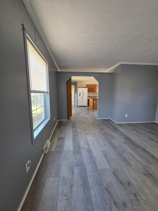 Foto del edificio - 1511 Mydland Rd