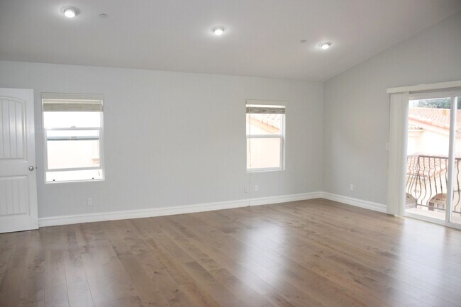 Building Photo - 4546 W 171st St