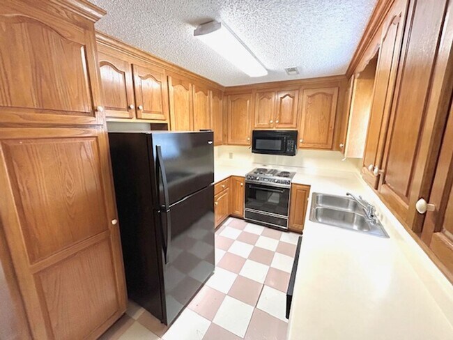 Foto del edificio - Spacious 2 Bed / 2.5 Bath Home in Madison -- MOVE IN SPECIAL