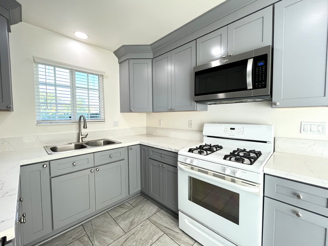 Foto del edificio - 3 bed, 2 bath in Rancho Cucamonga!