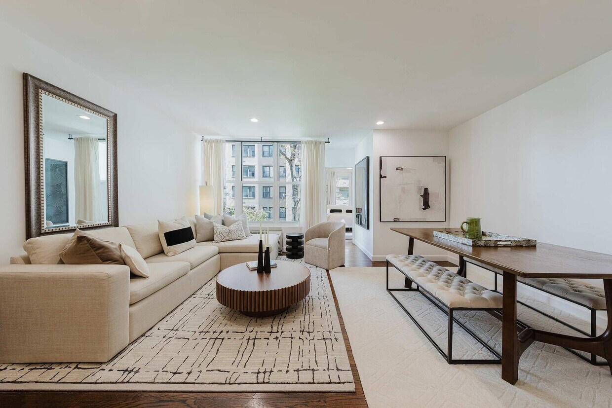 Foto principal - 323 E 51st St