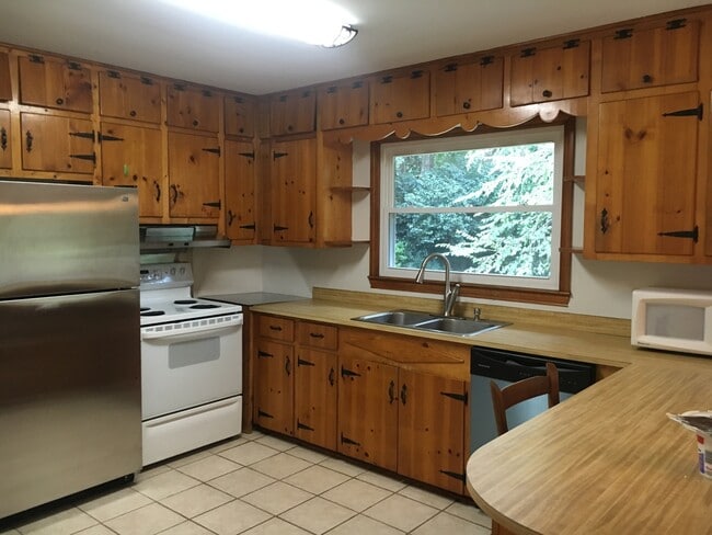 Foto del edificio - Charming 3 Br with bonus room, 1950 cottag...