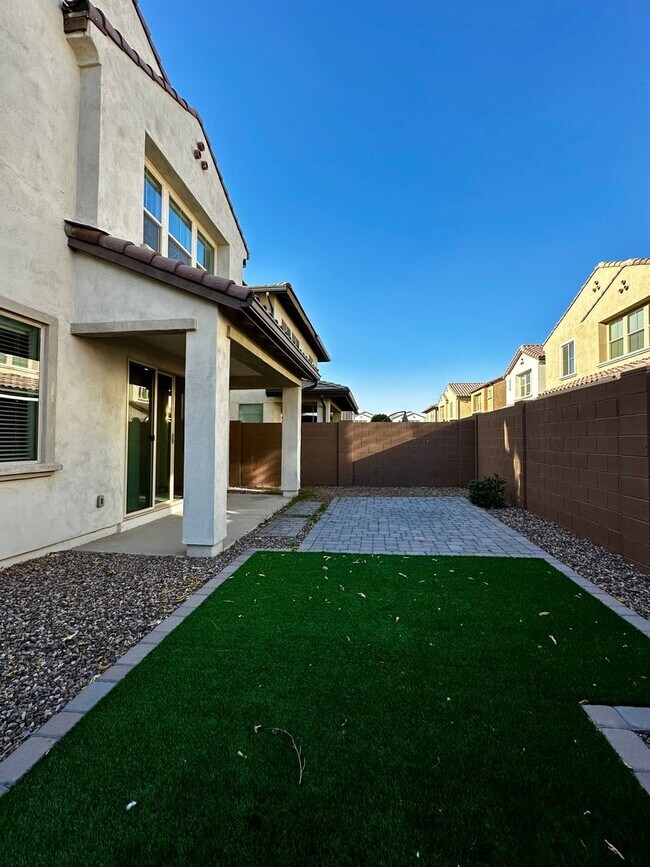 Building Photo - RECKER AND RAY MOVE IN READY 4 BEDROOM 2.5...