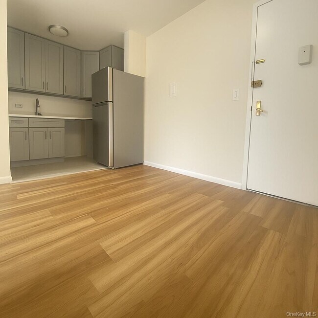 Foto del edificio - 172-70 Highland Ave