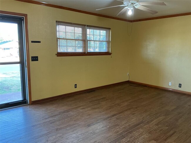 Building Photo - 714 S 6th St