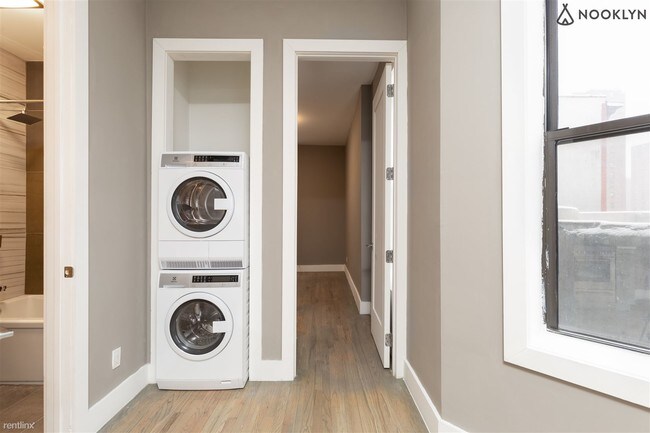 Foto del edificio - 1 br, 1 bath  - 102 E 116th St