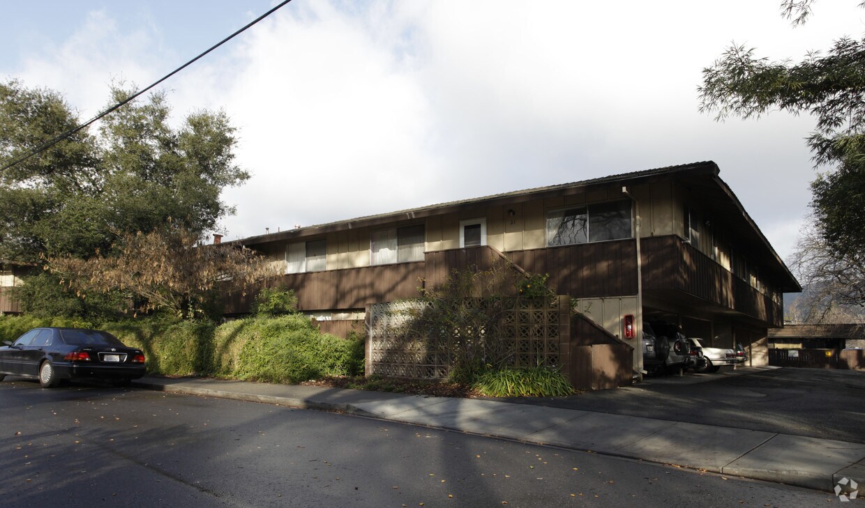 Primary Photo - 858 Rosedale Ave