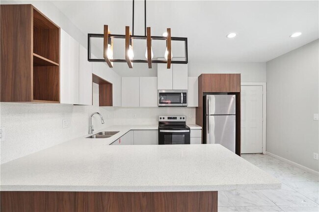 Foto del edificio - 905 W 8th St
