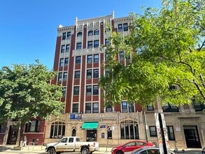 Building Photo - 545 W Belmont Ave