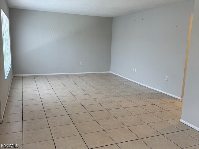 Building Photo - 1830 Maravilla Ave