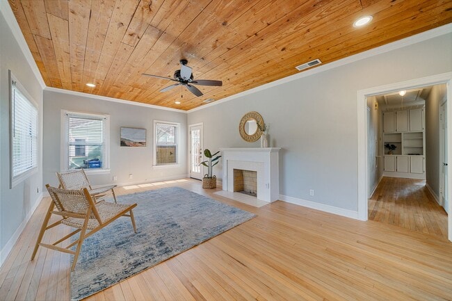 Building Photo - 433 Cole St