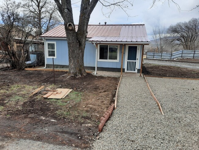 Building Photo - 220 Oak Ave