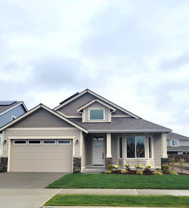 Foto del edificio - Brand new 2 bedroom home + den