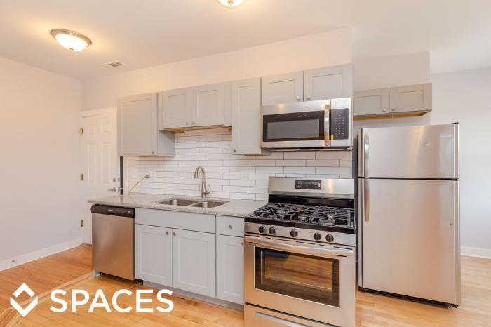 Foto principal - 1 bedroom in Chicago IL 60659