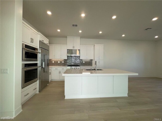 Building Photo - 4 br, 4 bath Townhome - 182 Yugen