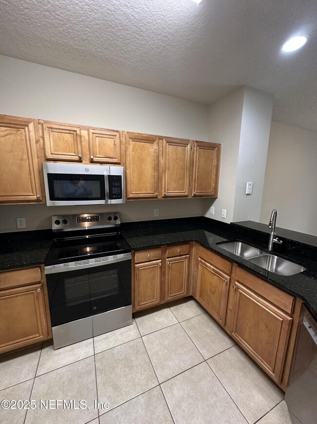 Building Photo - 3750 Silver Bluff Blvd