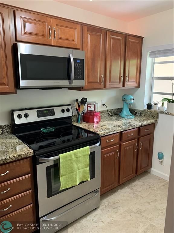 Building Photo - 9430 Poinciana Pl