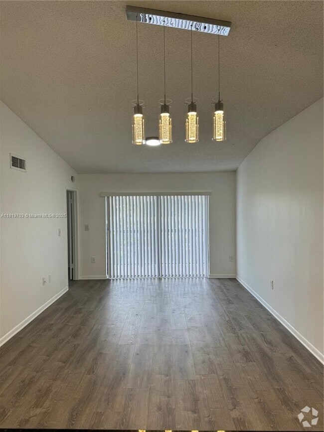 Building Photo - 9977 Nob Hill Ln
