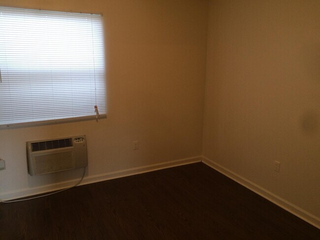 Foto del edificio - 1516 E Irvine St