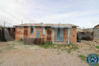 Building Photo - 1019 N Catalina Ave