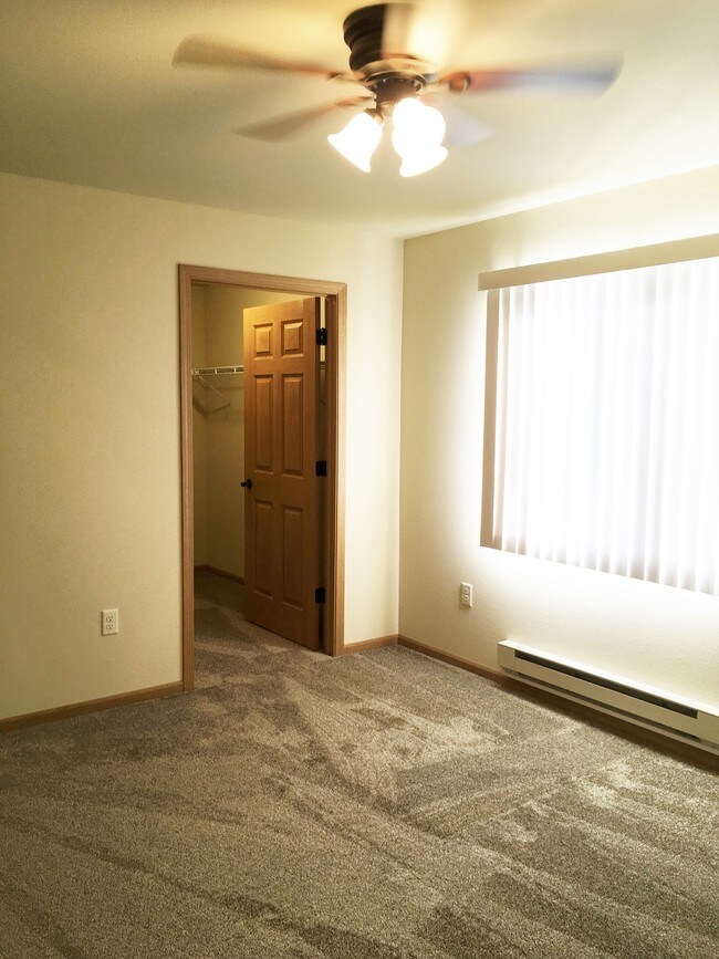 1028 Berry Ave, Tomah, WI 54660 Apartment for Rent in Tomah, WI