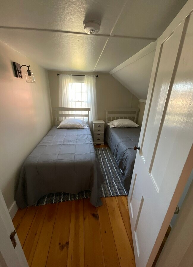 Building Photo - 20 Eaton Rd