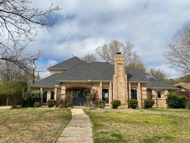Building Photo - 308 Greenbriar Ln