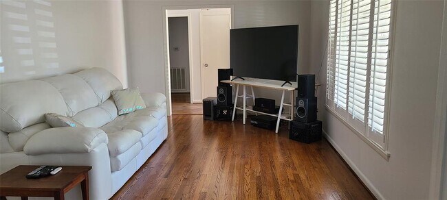 Foto del edificio - 735 Wycliffe Dr