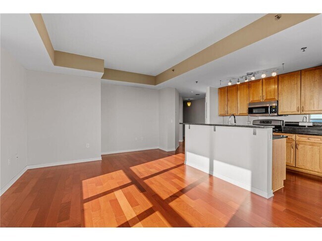 Building Photo - 929 Portland Ave