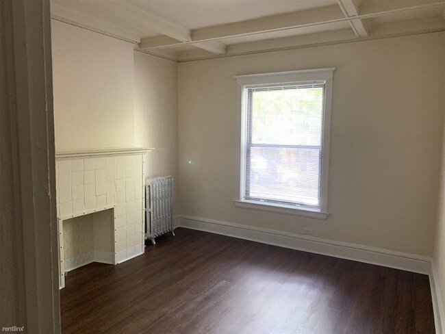 Building Photo - 2 br, 1 bath  - 5431 S Harper Ave 1W