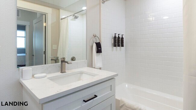 Foto del edificio - 2720 S Federal Blvd