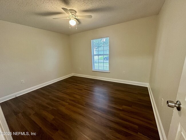 Foto del edificio - 7356 Spring Hill Rd