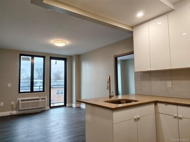 Foto del edificio - 163-07 72nd Ave