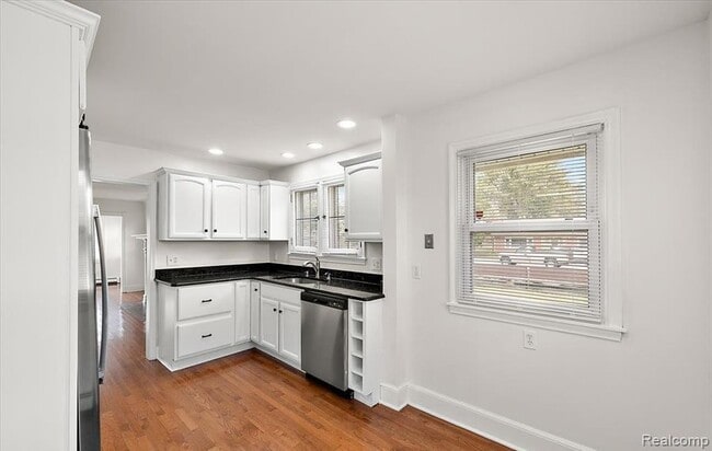 Building Photo - 37697 Mast Ct