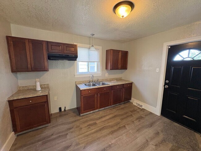 Foto del edificio - Three bedroom two bathroom home for rent