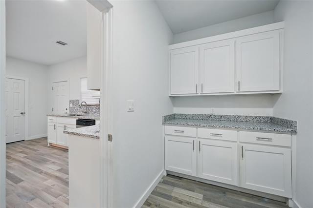 Foto del edificio - 1436 E Broadway St