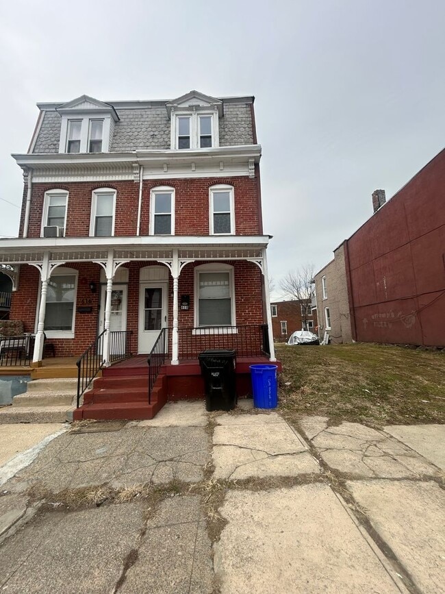 Building Photo - 3 bedroom end townhome in uptown Harrisburg