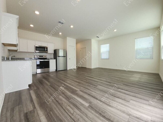Building Photo - 3512 Condor Court SW