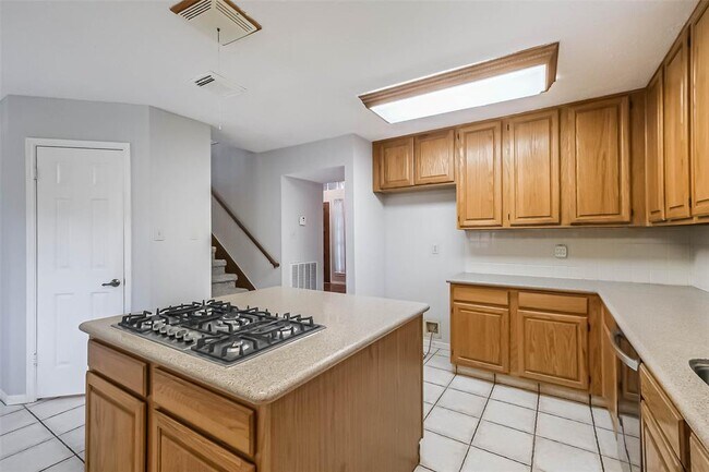 Foto del edificio - 10218 Hedge Way Dr