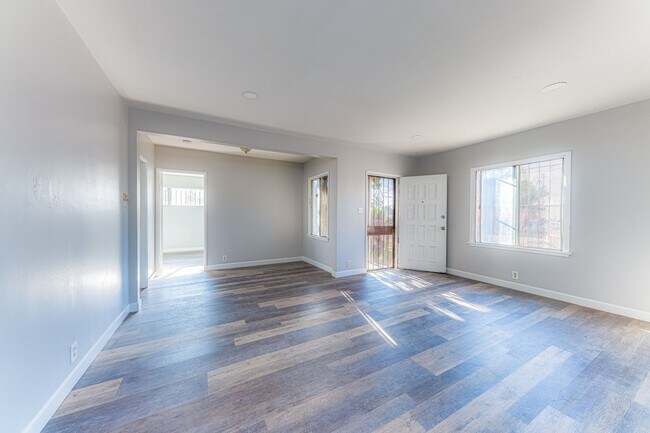 Building Photo - Updated 3 Bedroom Home