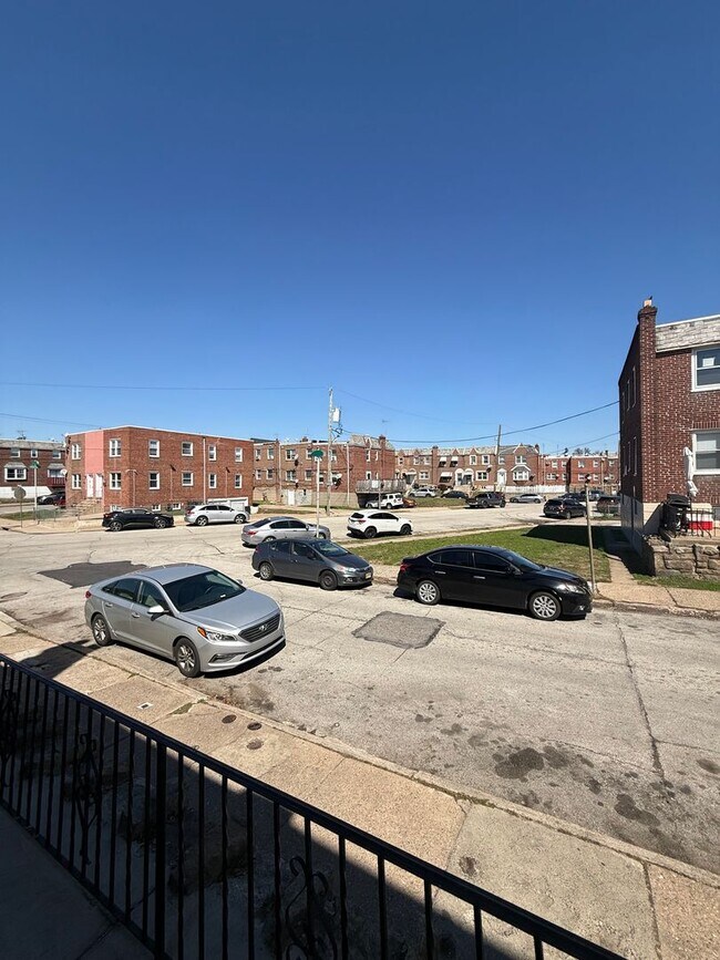 Foto del edificio - Three bedroom single-family home in Lawncrest-Northeast Philadelphia