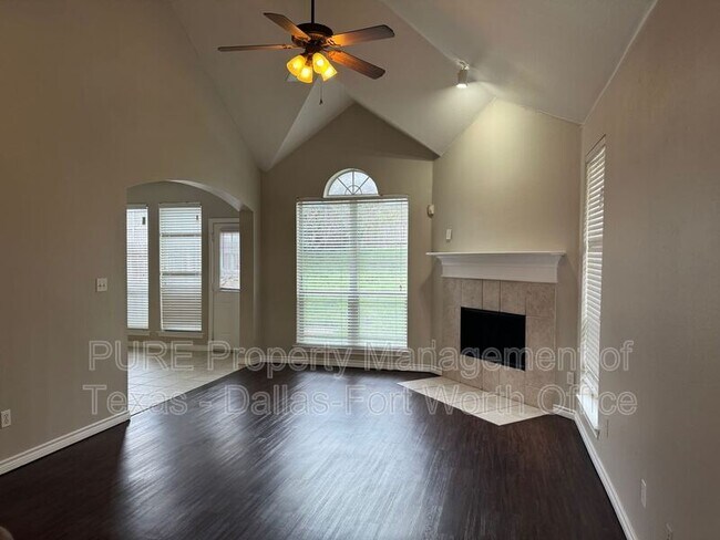 Foto del edificio - 4002 Cottage Park Ct