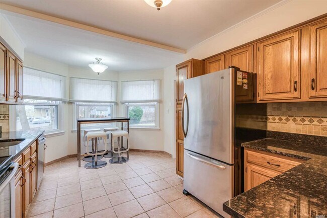 Building Photo - 7 Compass Ct