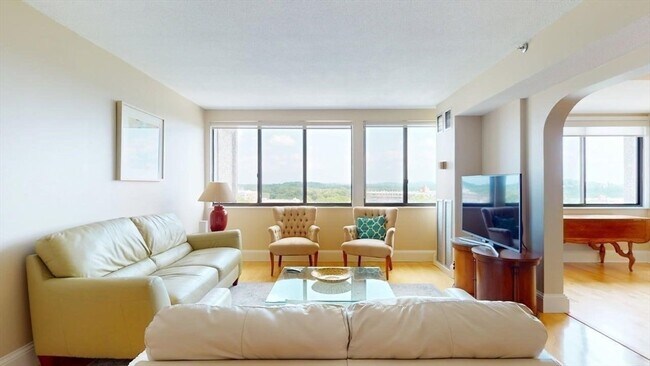 Foto del edificio - 250 Hammond Pond Pkwy