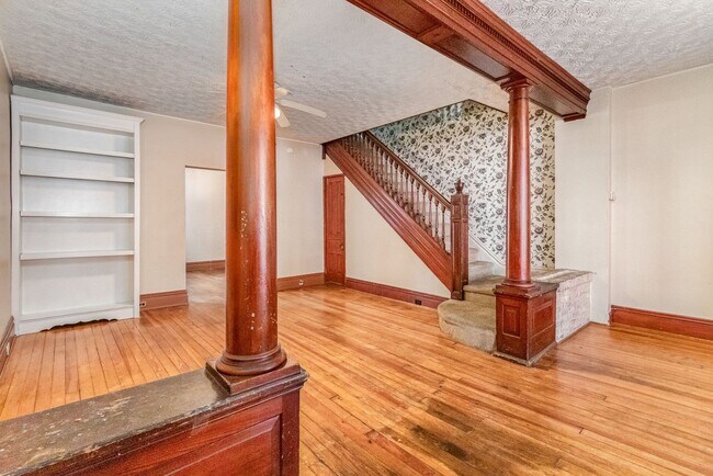 Building Photo - Spacious Home on West Pomfret Street in Ca...