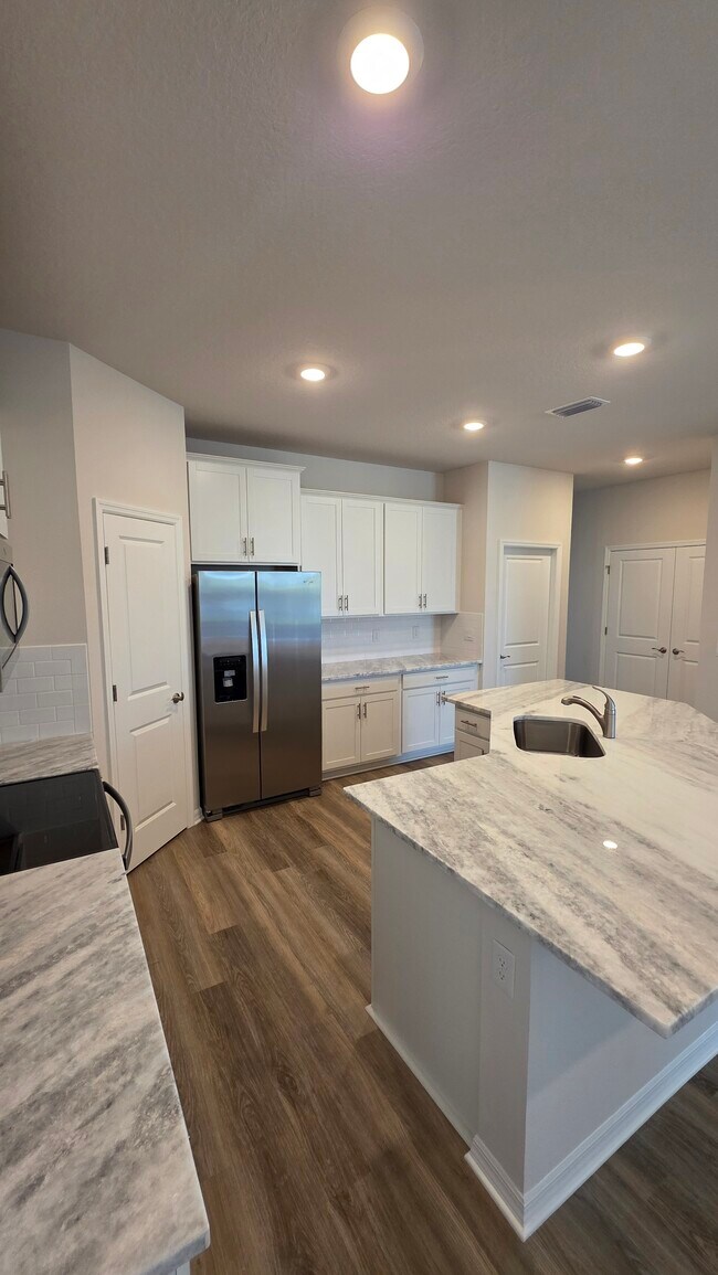 Foto del edificio - 642 157th Ct E